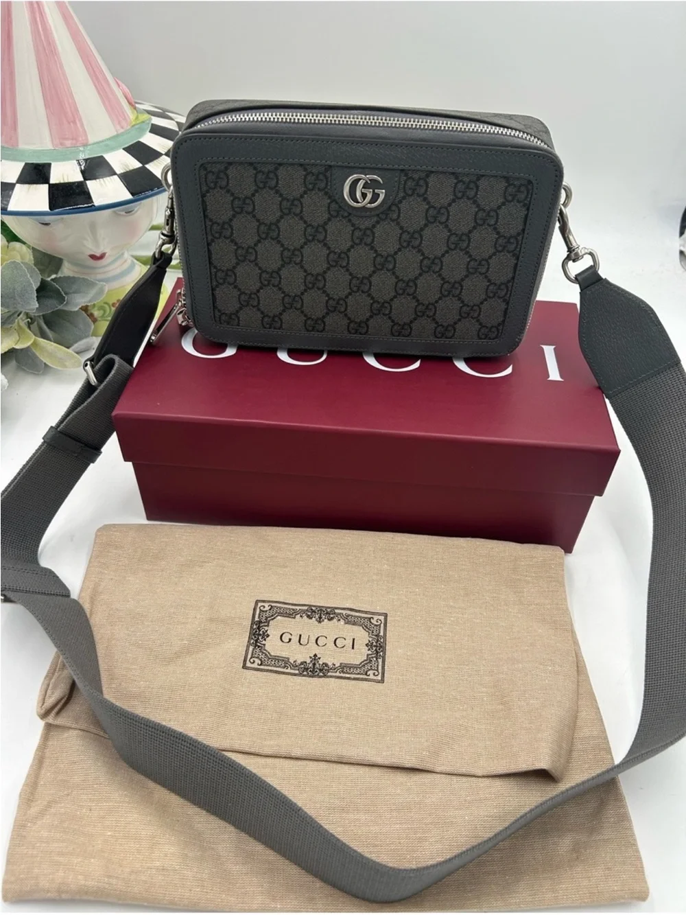 Unisex Gucci, GG supreme shoulder bag crafted in gray/black canvas made Italy